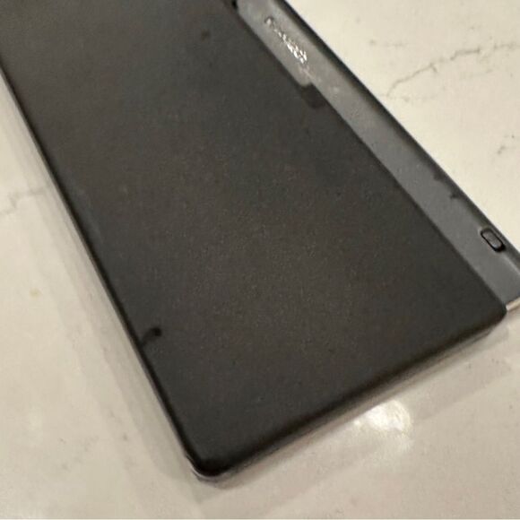 Logitech Wireless tablet Keyboard and stand - Picture 13 of 13